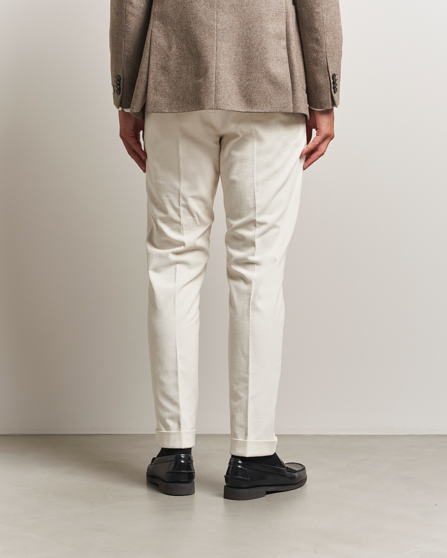 Herr | Byxor | Tiger of Sweden | Tenuta Pleated Corduroy Trousers Light Ivory