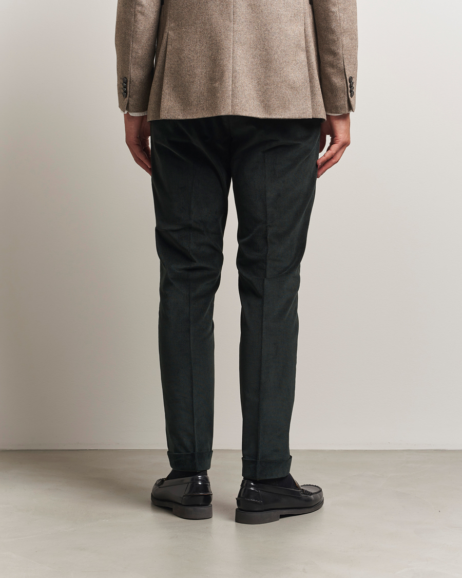 Herr | Byxor | Tiger of Sweden | Tenuta Pleated Corduroy Trousers Midnight Green