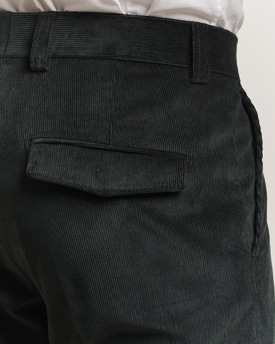 Herr | Byxor | Tiger of Sweden | Tenuta Pleated Corduroy Trousers Midnight Green