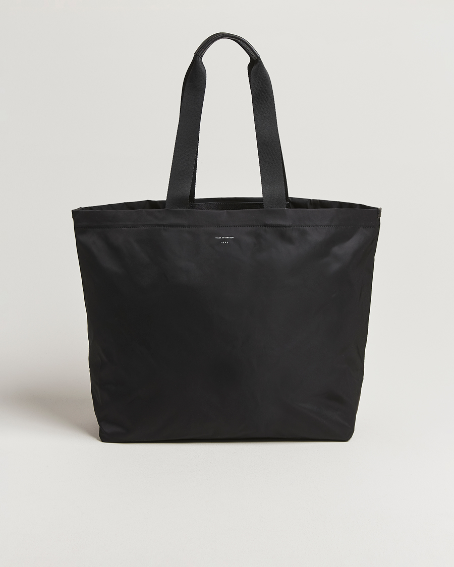 Herr | Väskor | Tiger of Sweden | Pera Nylon Tote Bag Black
