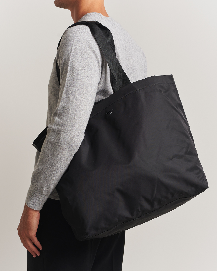 Herr | Väskor | Tiger of Sweden | Pera Nylon Tote Bag Black