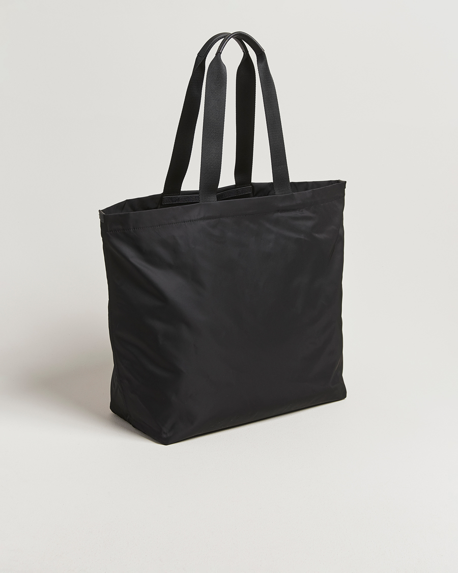 Herr | Väskor | Tiger of Sweden | Pera Nylon Tote Bag Black