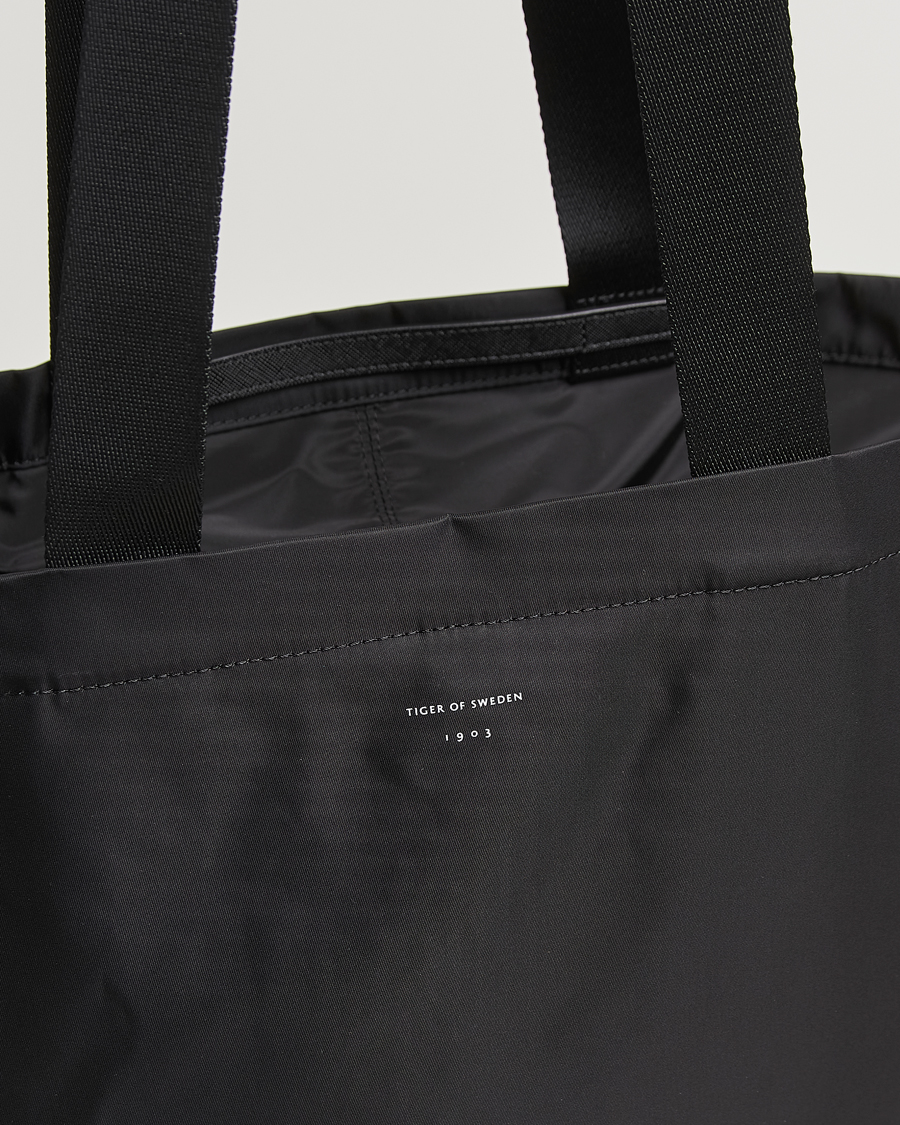 Herr | Väskor | Tiger of Sweden | Pera Nylon Tote Bag Black