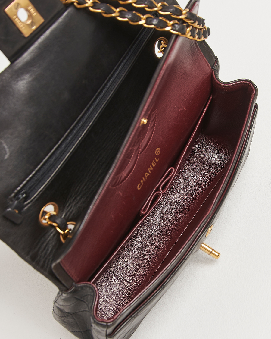 Herr | Gifts for Her | Chanel Pre-Owned | Classic Double Flap Medium Lambskin Black