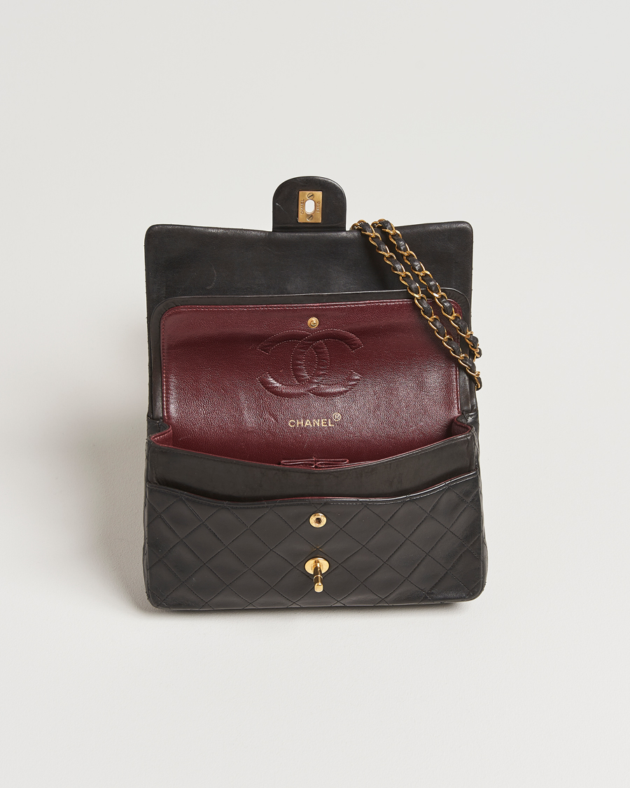 Herr | Gifts for Her | Chanel Pre-Owned | Classic Double Flap Medium Lambskin Black
