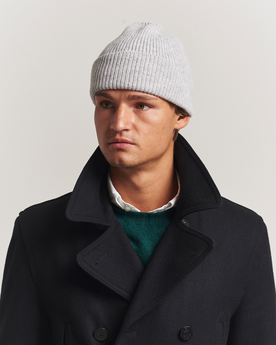 Herr | Mössor | Robert Mackie | Clyde Lambswool Beanie Pearl Grey