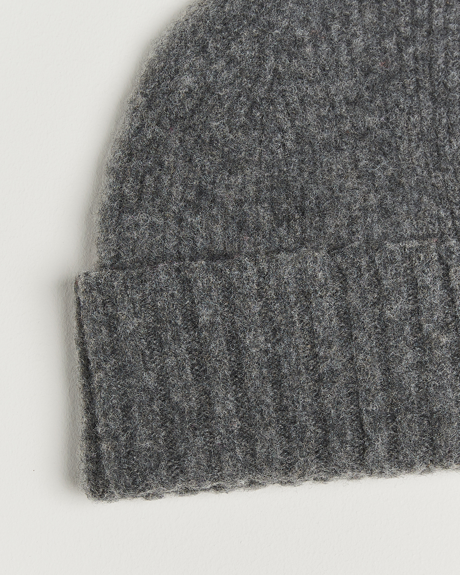 Herr | Mössor | Robert Mackie | Rona Ribbed Shaggy Lambswool Beanie Dark Grey