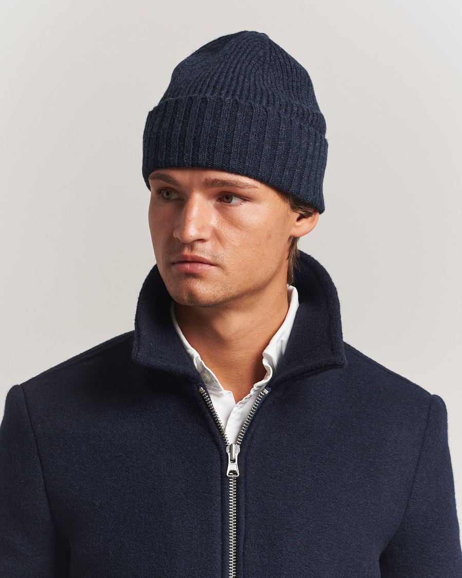 Herr | Mössor | Robert Mackie | Kingswell Ribbed Wool/Cashmere Beanie Navy