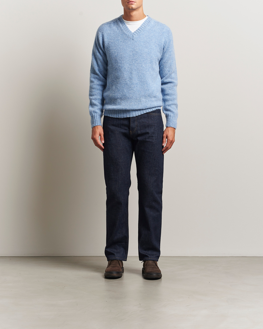 Herr | Tröjor | Harley Of Scotland for Care of Carl | Harley Of Scotland Brushed Supersoft Lambswool V-Neck Light Blue