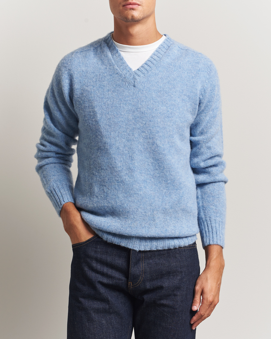 Herr | Tröjor | Harley Of Scotland for Care of Carl | Harley Of Scotland Brushed Supersoft Lambswool V-Neck Light Blue