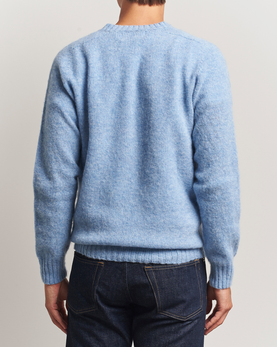 Herr | Tröjor | Harley Of Scotland for Care of Carl | Harley Of Scotland Brushed Supersoft Lambswool V-Neck Light Blue