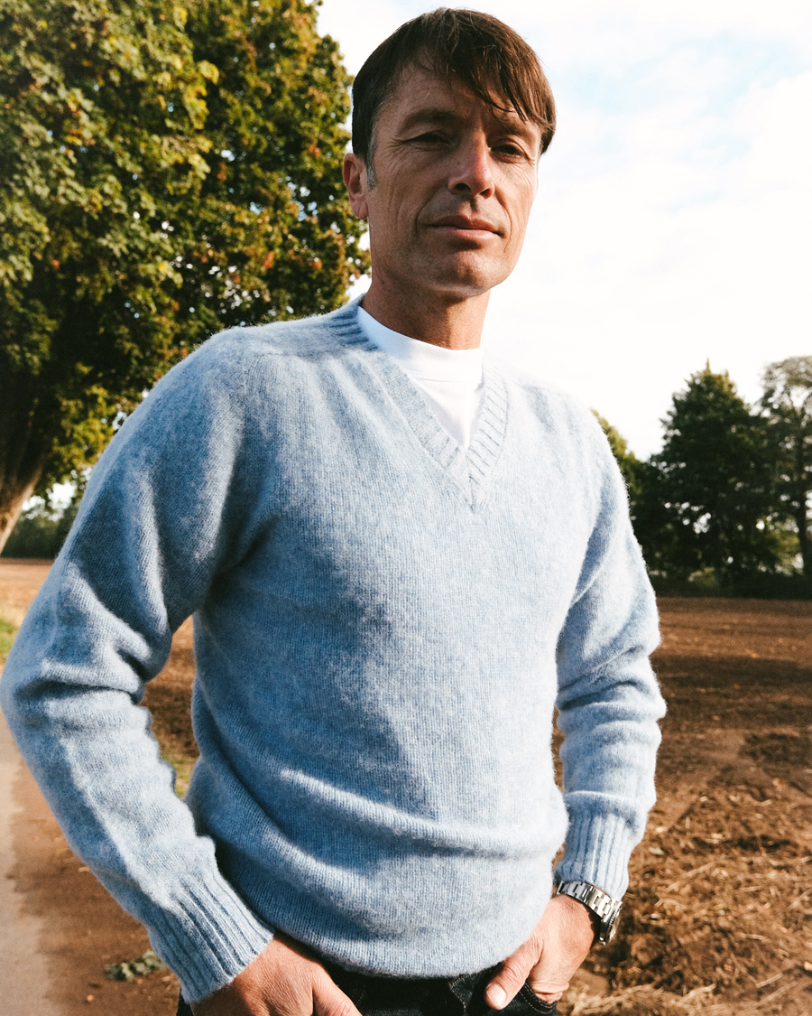 Herr | Tröjor | Harley Of Scotland for Care of Carl | Harley Of Scotland Brushed Supersoft Lambswool V-Neck Light Blue