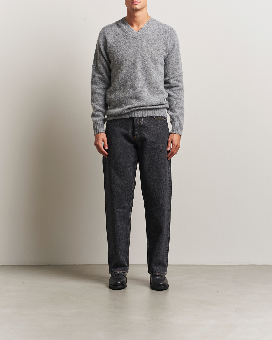 Herr | Tröjor | Harley Of Scotland for Care of Carl | Harley Of Scotland Brushed Supersoft Lambswool V-Neck Mid Grey
