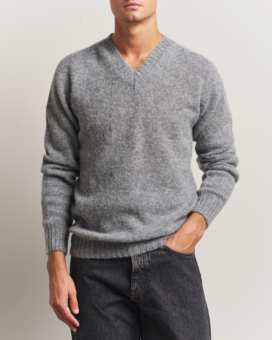 Herr | Tröjor | Harley Of Scotland for Care of Carl | Harley Of Scotland Brushed Supersoft Lambswool V-Neck Mid Grey