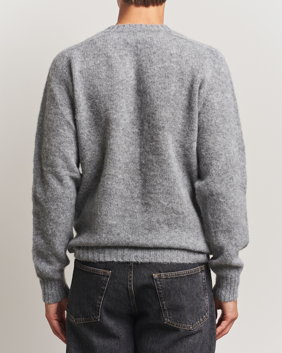 Herr | Tröjor | Harley Of Scotland for Care of Carl | Harley Of Scotland Brushed Supersoft Lambswool V-Neck Mid Grey