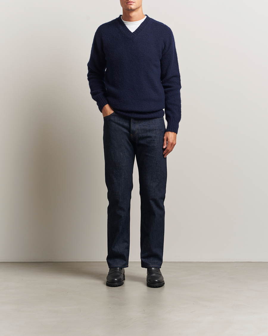Herr | Tröjor | Harley Of Scotland for Care of Carl | Harley Of Scotland Brushed Supersoft Lambswool V-Neck Navy
