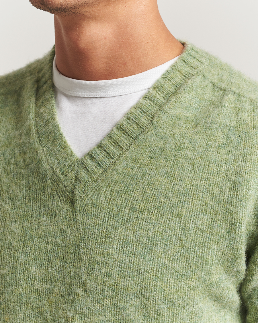 Herr | Tröjor | Harley Of Scotland | Brushed Supersoft Lambswool V-Neck Light Green