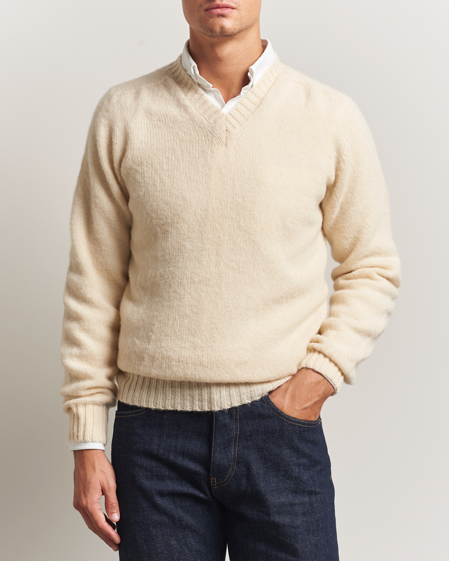 Herr | Tröjor | Harley Of Scotland for Care of Carl | Harley Of Scotland Brushed Supersoft Lambswool V-Neck Vanilla