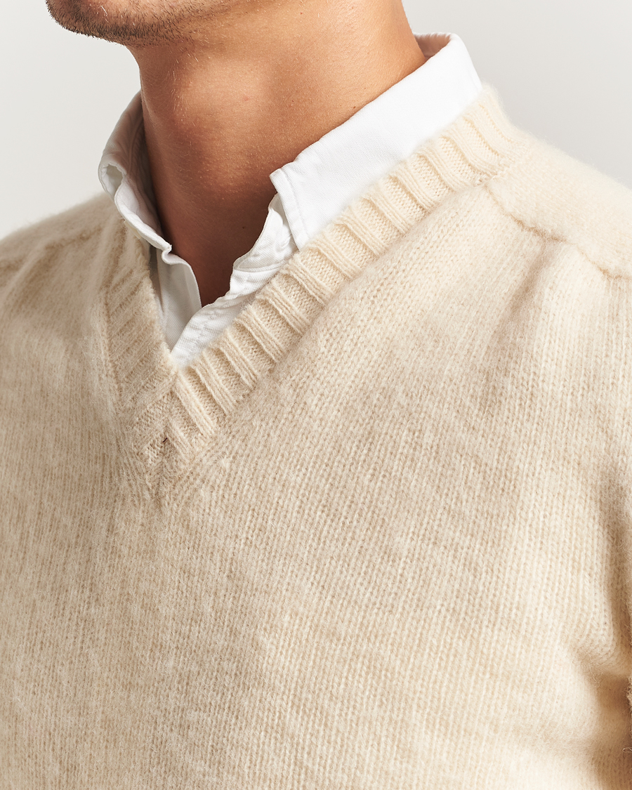 Herr | Tröjor | Harley Of Scotland for Care of Carl | Harley Of Scotland Brushed Supersoft Lambswool V-Neck Vanilla