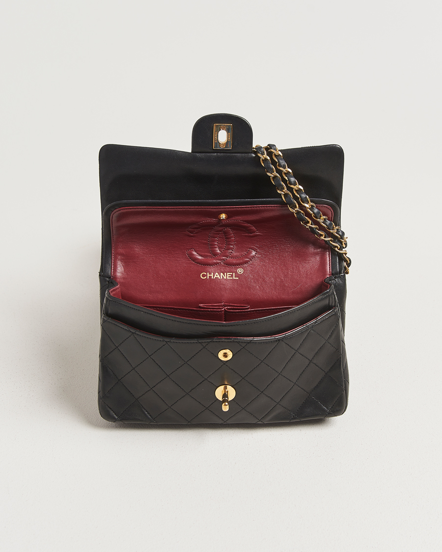 Herr | Pre-Owned & Vintage Bags | Chanel Pre-Owned | Classic Double Flap Small Lambskin Black