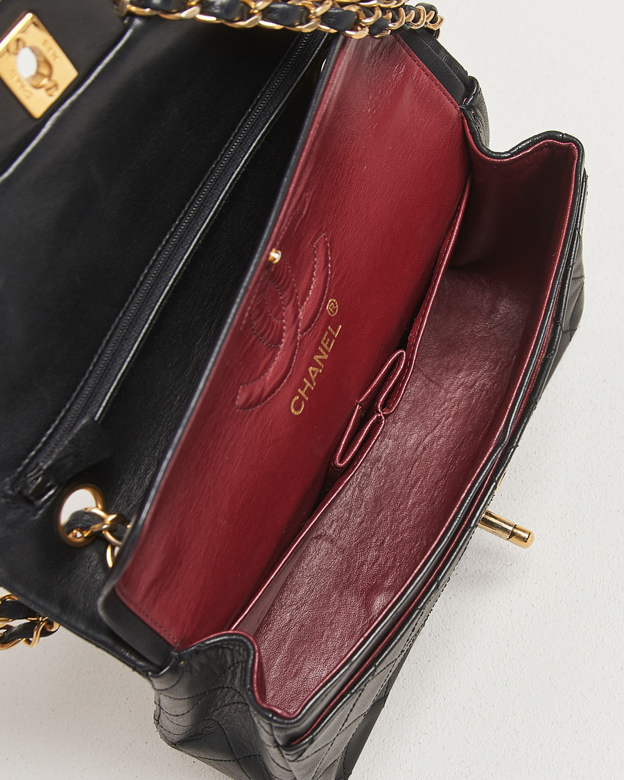 Herr | Pre-Owned & Vintage Bags | Chanel Pre-Owned | Classic Double Flap Small Lambskin Black