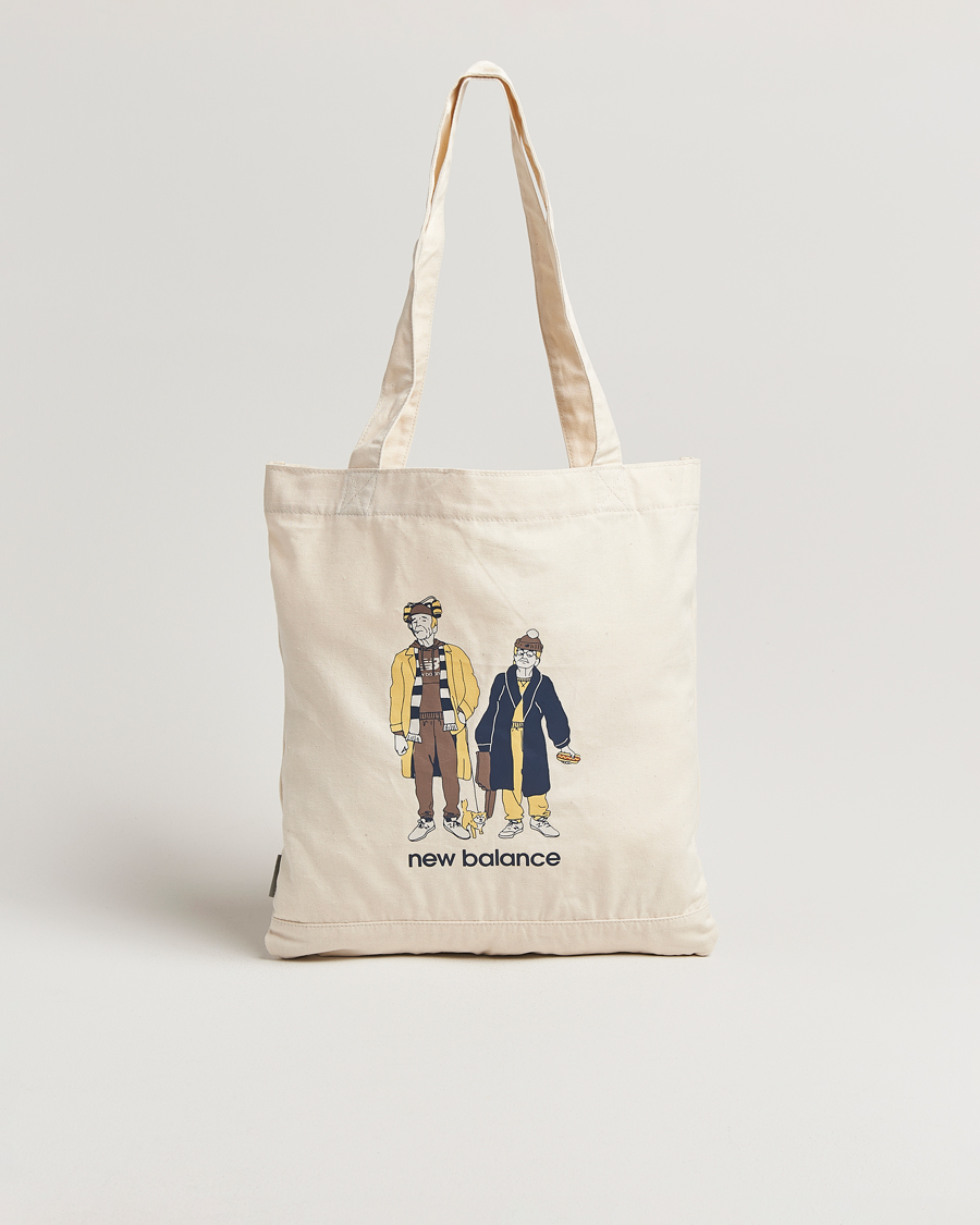 Herr | New Balance Graphic Tote Bag Ecru | New Balance | Graphic Tote Bag Ecru