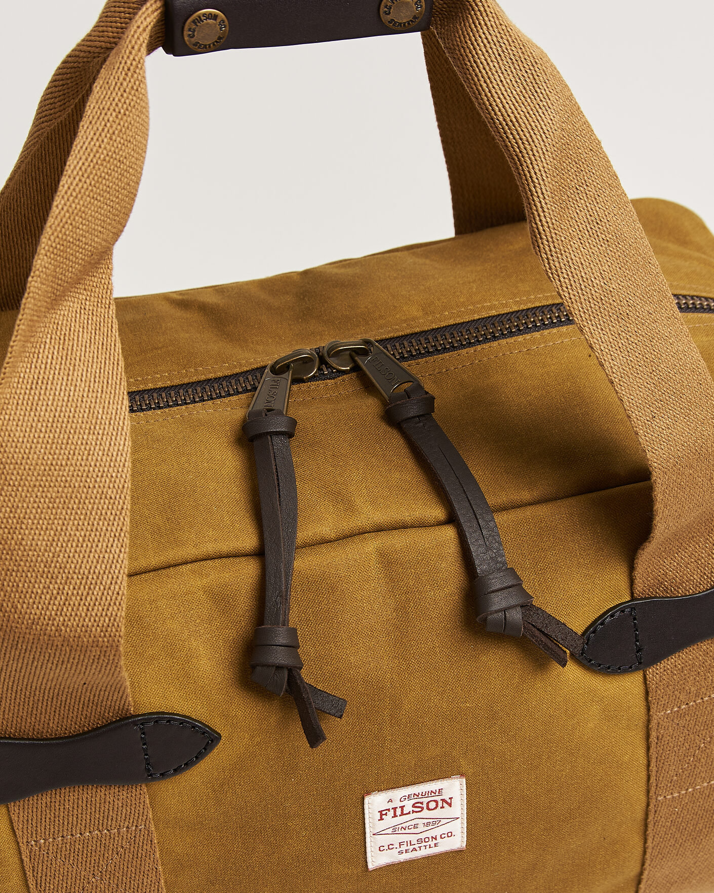 Herr | Väskor | Filson | Tin Cloth Small Duffle Tan