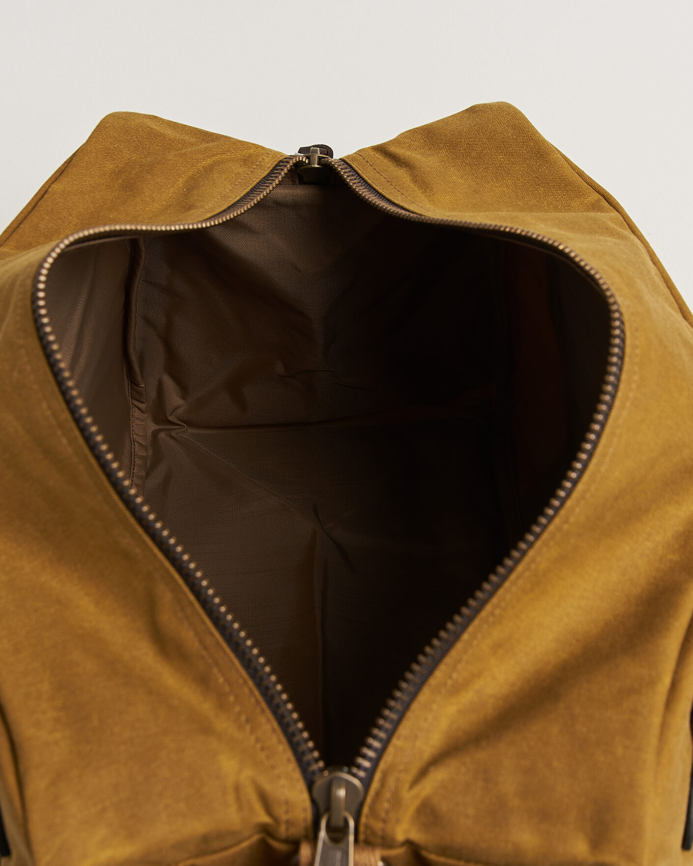 Herr | Väskor | Filson | Tin Cloth Small Duffle Tan