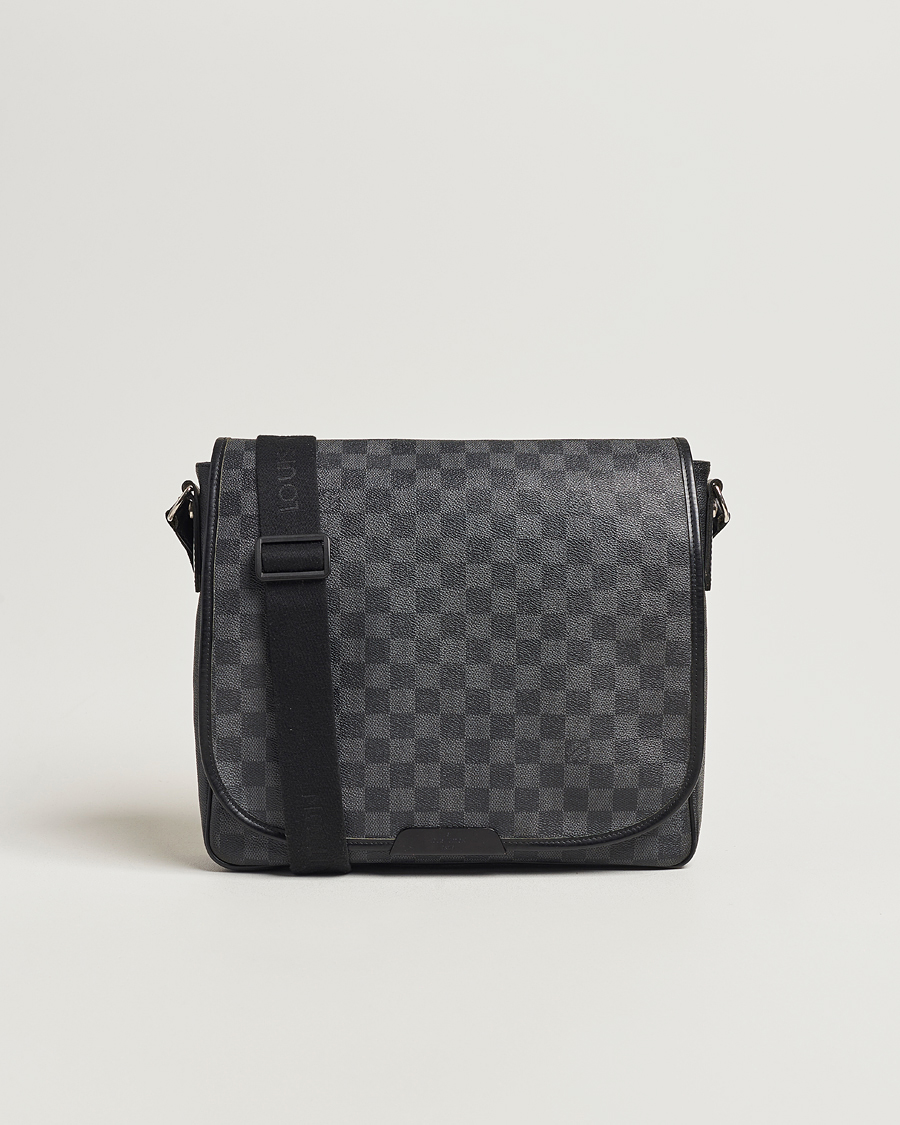 Herr | Pre-Owned & Vintage Bags | Louis Vuitton Pre-Owned | Daniel MM Shoulder Bag Damier Graphite