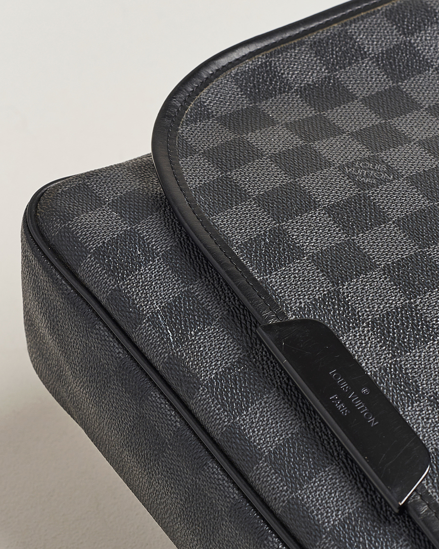 Herr | Pre-Owned & Vintage Bags | Louis Vuitton Pre-Owned | Daniel MM Shoulder Bag Damier Graphite