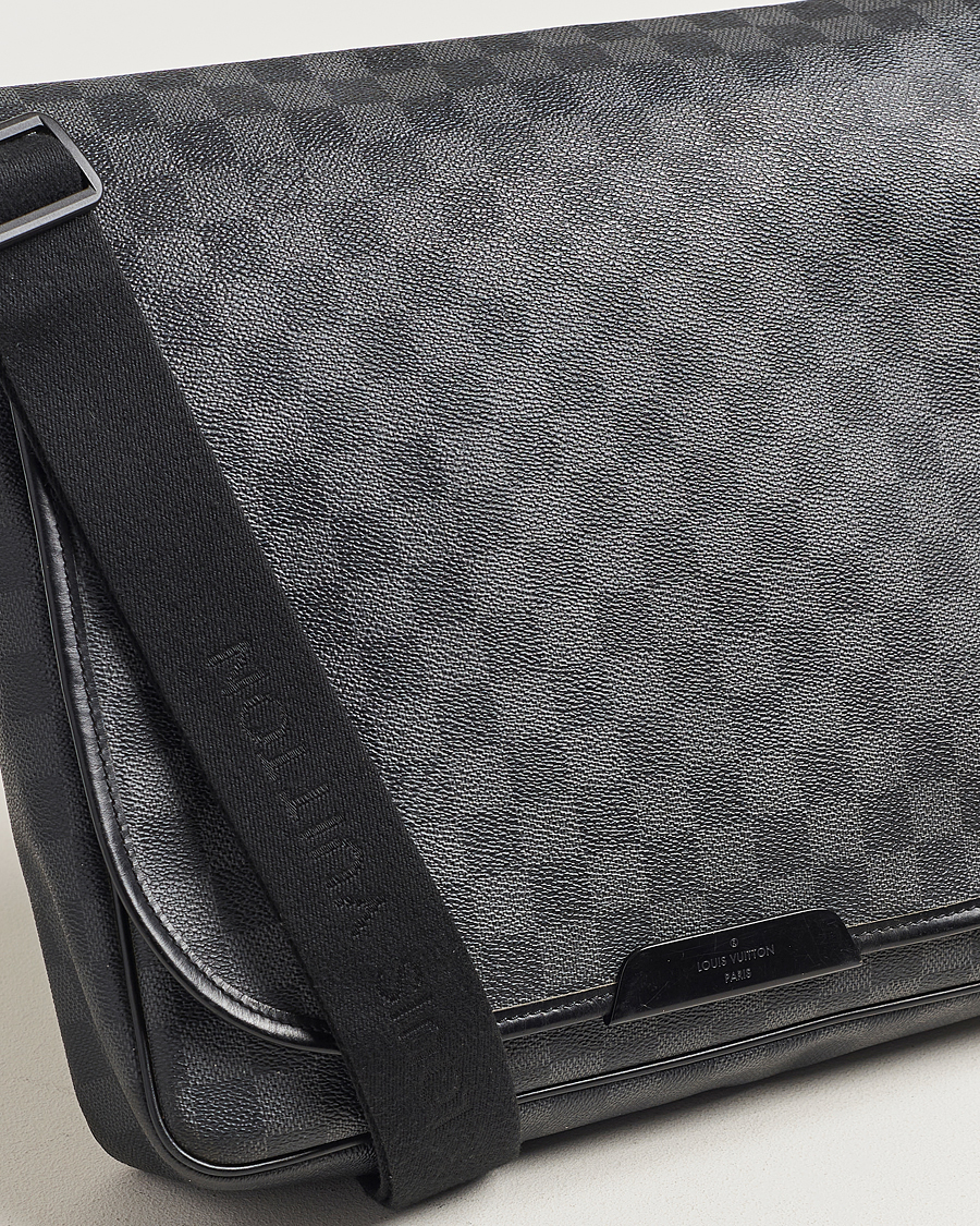 Herr | Pre-Owned & Vintage Bags | Louis Vuitton Pre-Owned | Daniel MM Shoulder Bag Damier Graphite