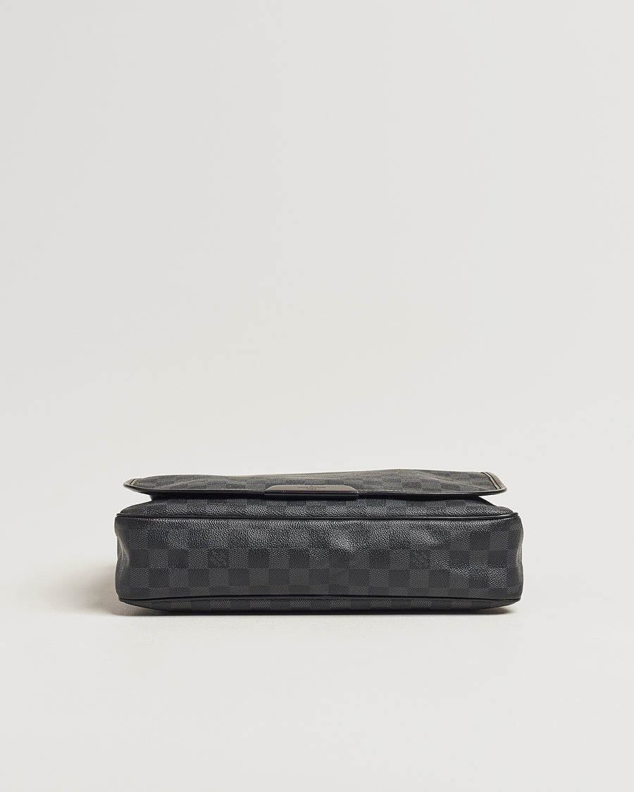 Herr | Pre-Owned & Vintage Bags | Louis Vuitton Pre-Owned | Daniel MM Shoulder Bag Damier Graphite