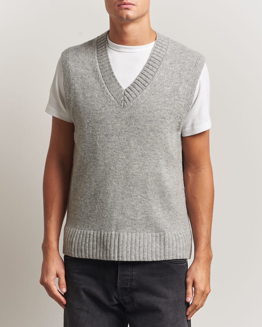 Herr | Tröjor | A Day's March | Wigtown Lambswool V-Neck Vest Grey Melange