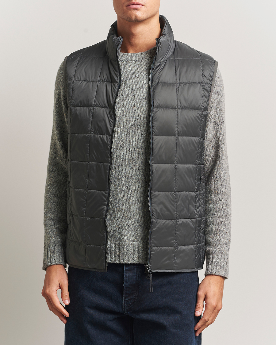 Herr | Västar | TAION | High Neck Full Zip Lightweight Down Vest Dark Grey