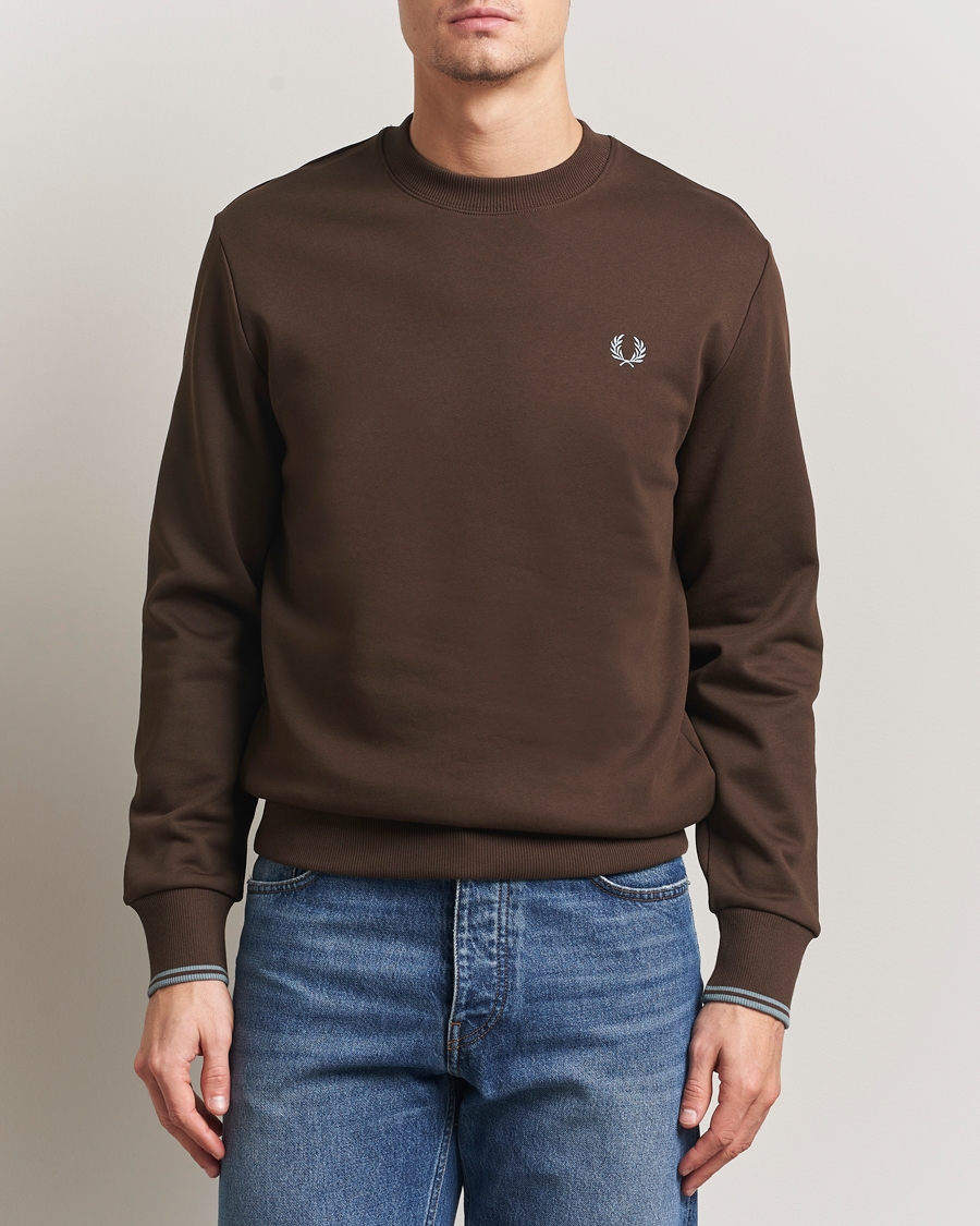 Herr | Tröjor | Fred Perry | Crew Neck Sweatshirt Burnt Tobacco