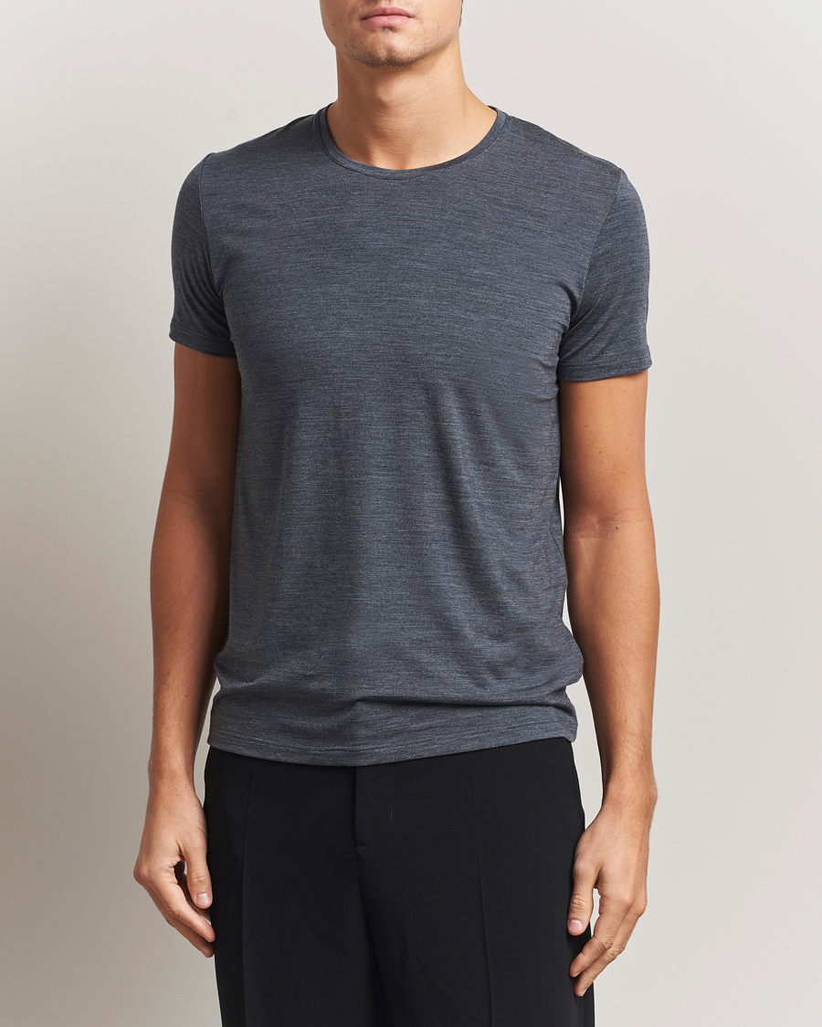 Herr | T-Shirts | Falke | Clima Wool Crew Neck T-Shirt Dark Grey Heather