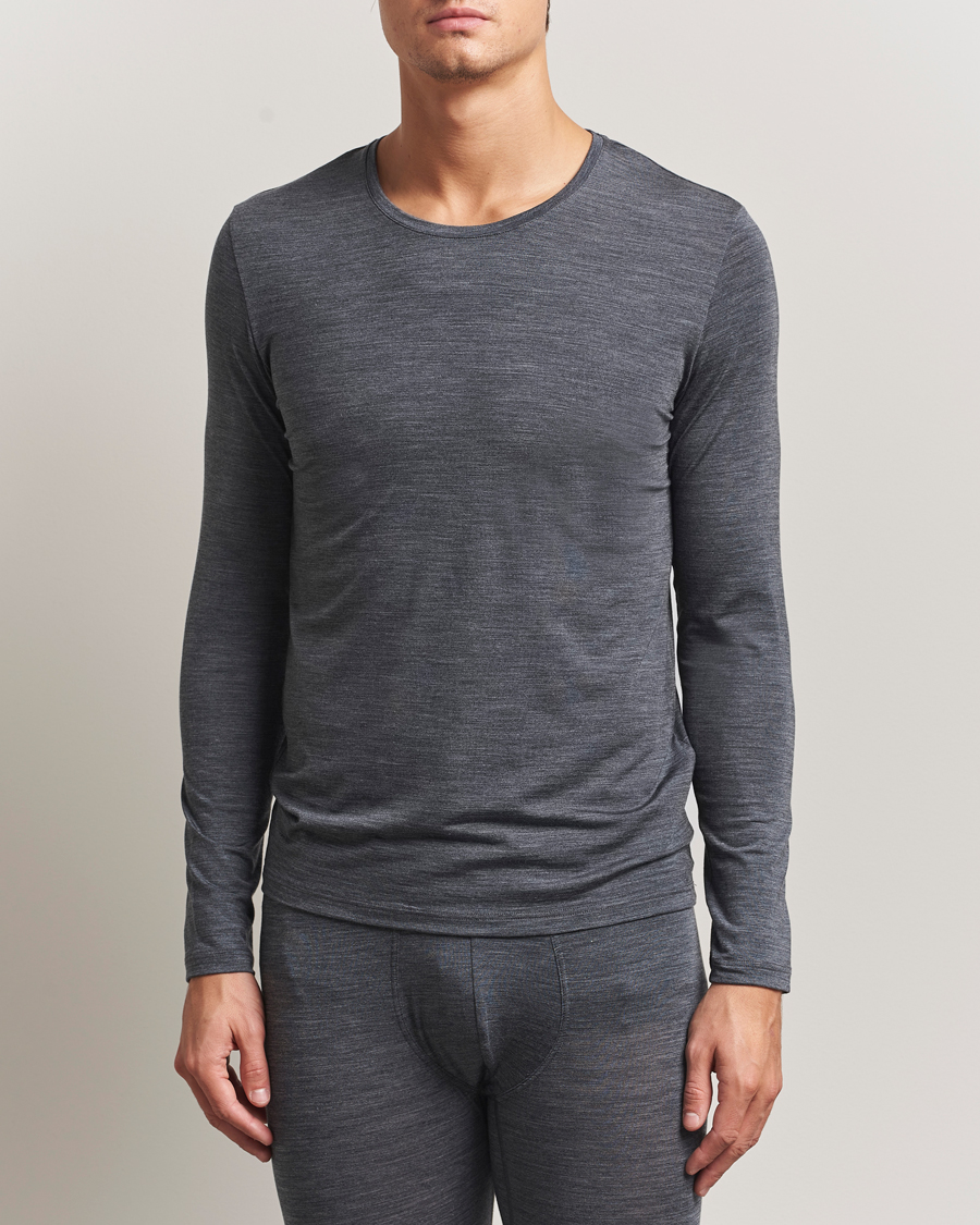 Herr | T-Shirts | Falke | Clima Wool Wool Long Sleeve T-Shirt Dark Grey Heather