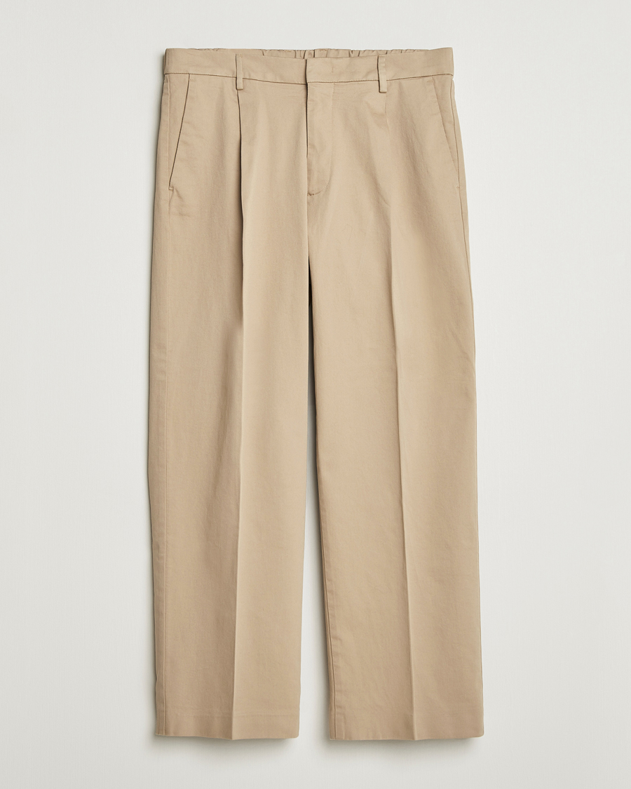 Herr | Byxor | NN07 | Kay Relaxed Fit Pleated Cotton Trousers Desert Khaki