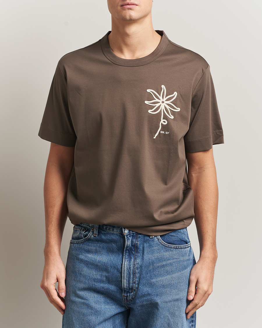 Herr | T-Shirts | NN07 | Pedro Embroidered T-Shirt Mable Husk