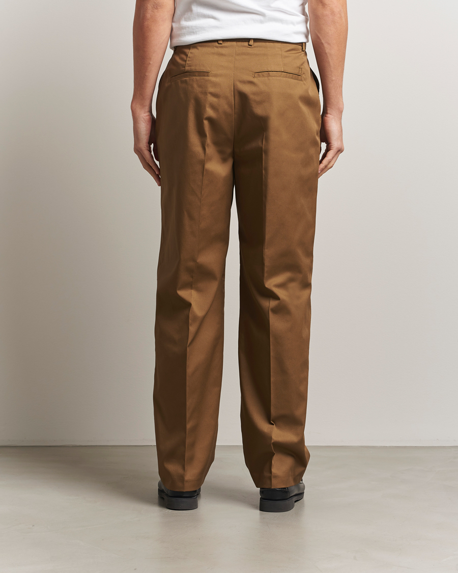 Herr | Byxor | LES DEUX | Reece Pleated Heavy Twill Pant Dark Sand
