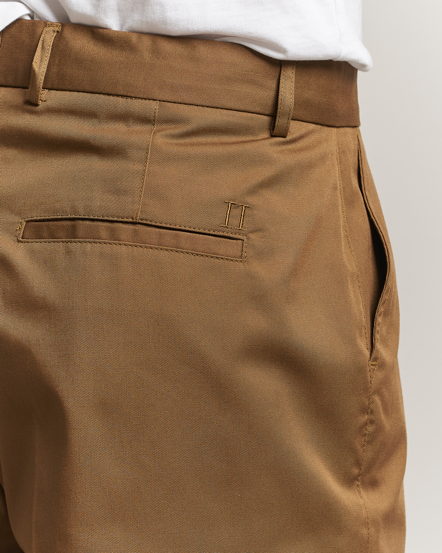 Herr | Byxor | LES DEUX | Reece Pleated Heavy Twill Pant Dark Sand