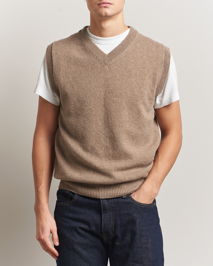 Herr | Tröjor | Sunspel | Lambswool Knitted Vest Sandstone
