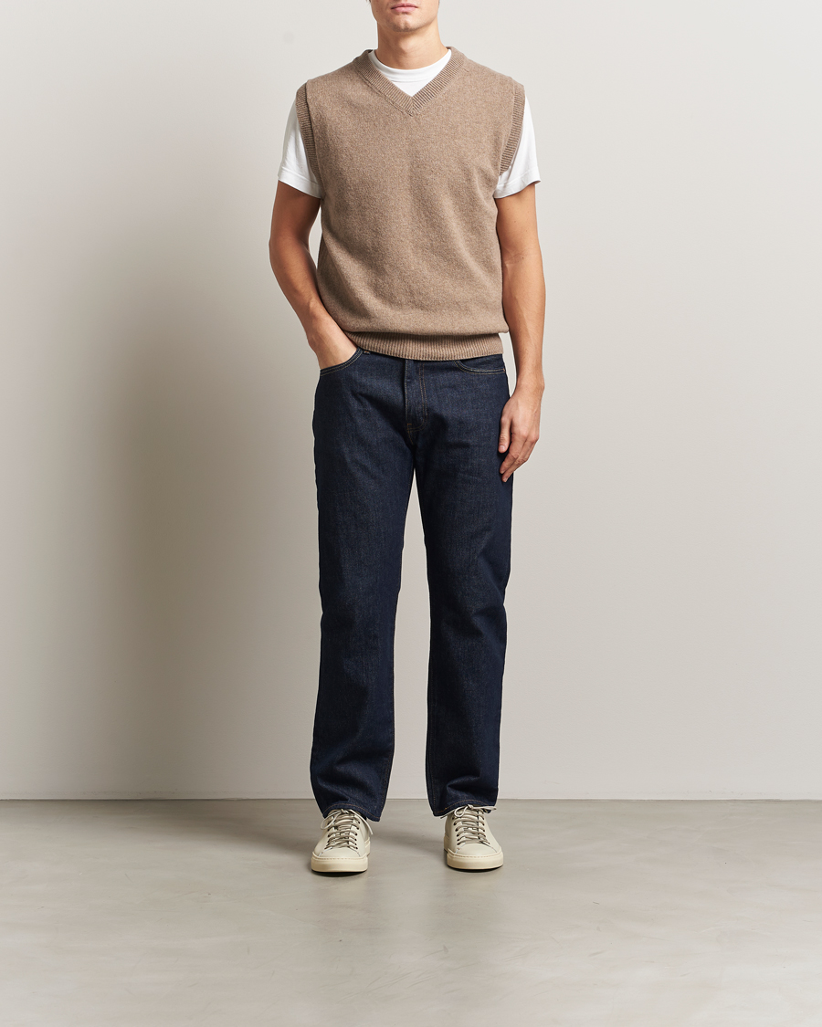 Herr | Tröjor | Sunspel | Lambswool Knitted Vest Sandstone