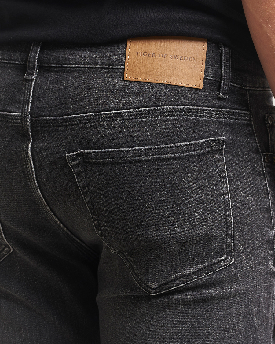 Herr | Byxor | Tiger of Sweden | Evolve Jeans Washed Black