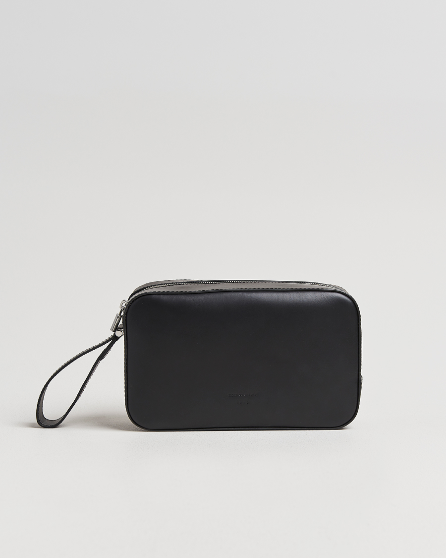 Herr | Väskor | Tiger of Sweden | Balnea Smooth Leather Washbag Black