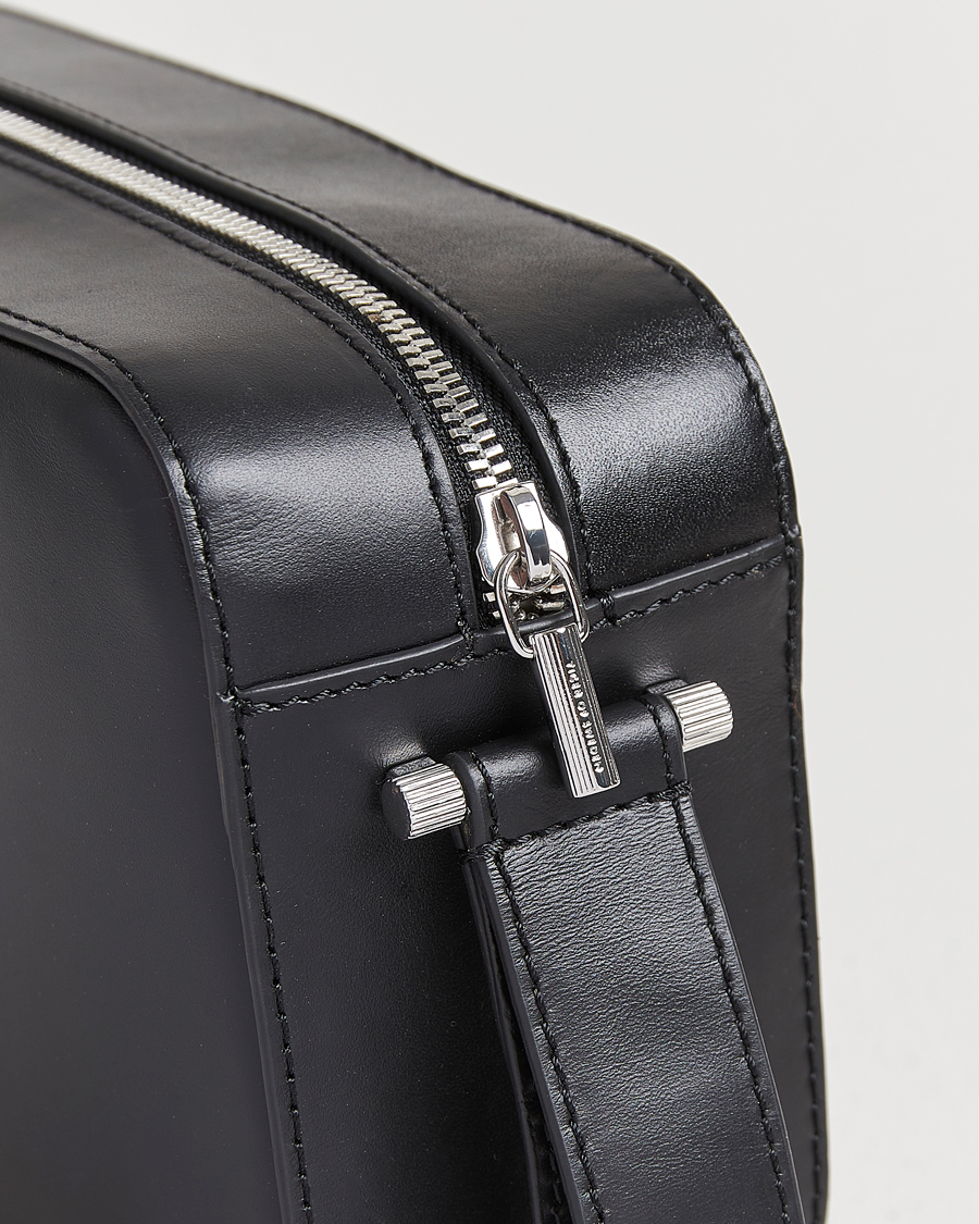 Herr | Väskor | Tiger of Sweden | Balnea Smooth Leather Washbag Black