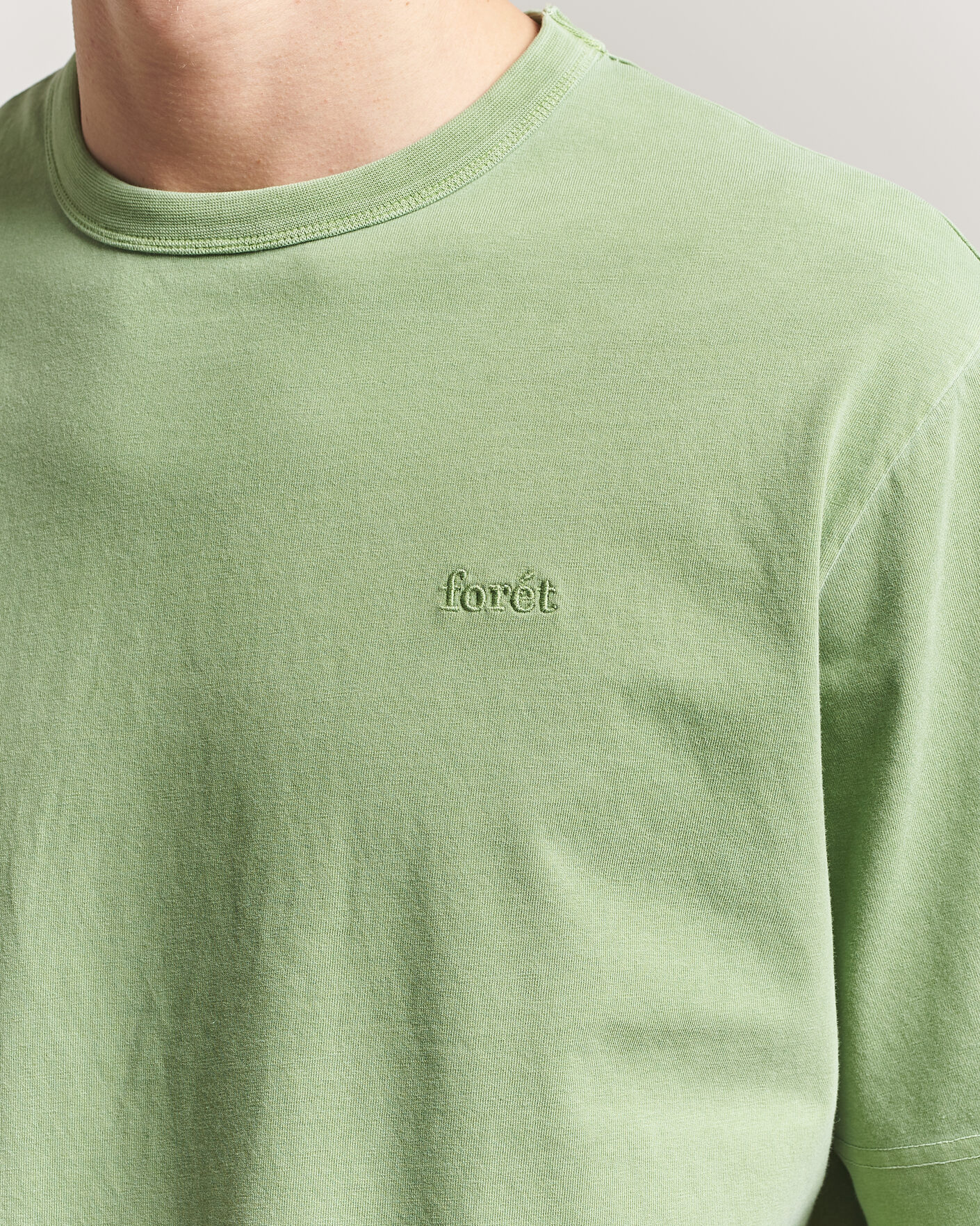 Herr | T-Shirts | Forét | Park Loose Fit T-Shirt Vibrant Moss