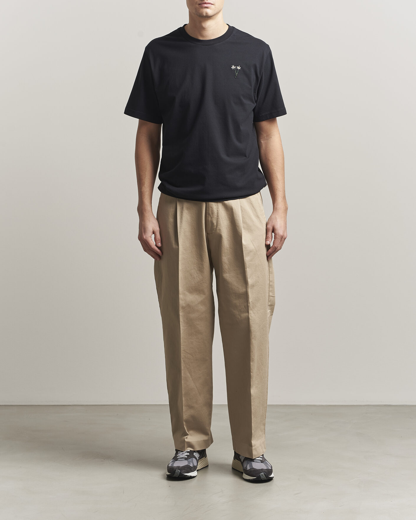 Herr | T-Shirts | Forét | Posy T-Shirt Black