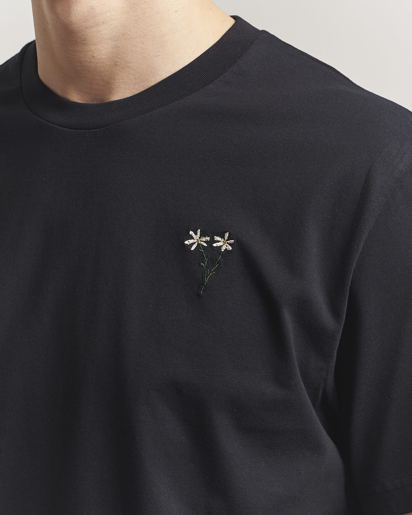 Herr | T-Shirts | Forét | Posy T-Shirt Black