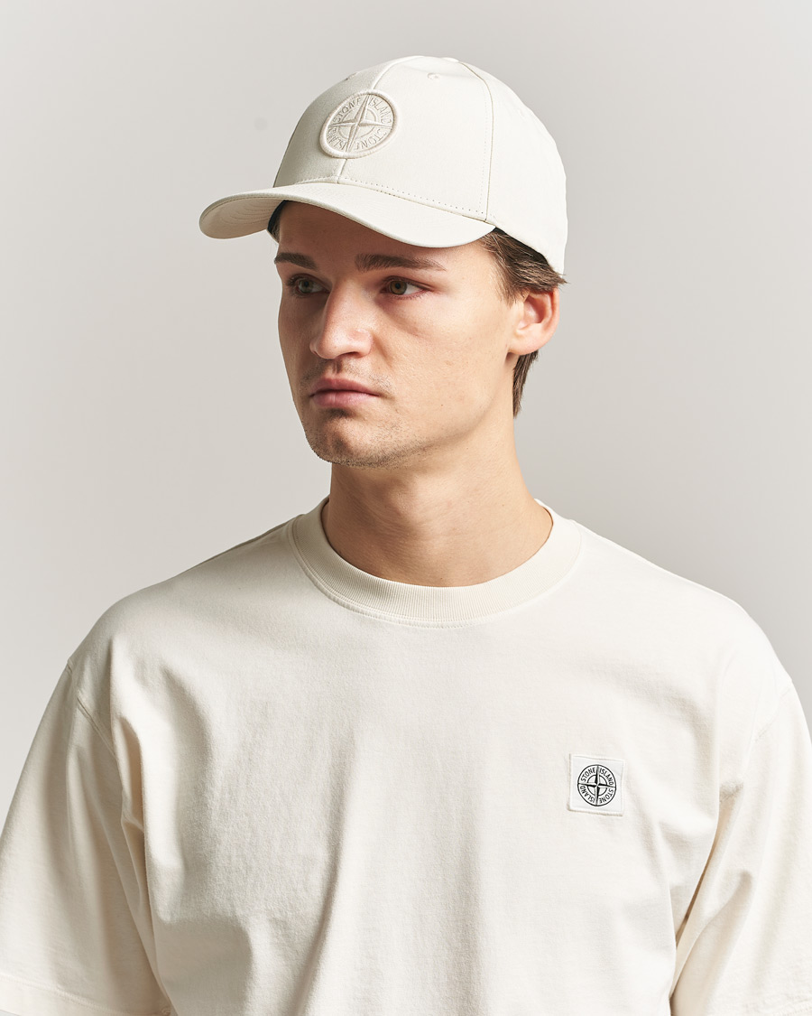Herr | Hattar & kepsar | Stone Island | Classic Cotton Logo Cap Ivory